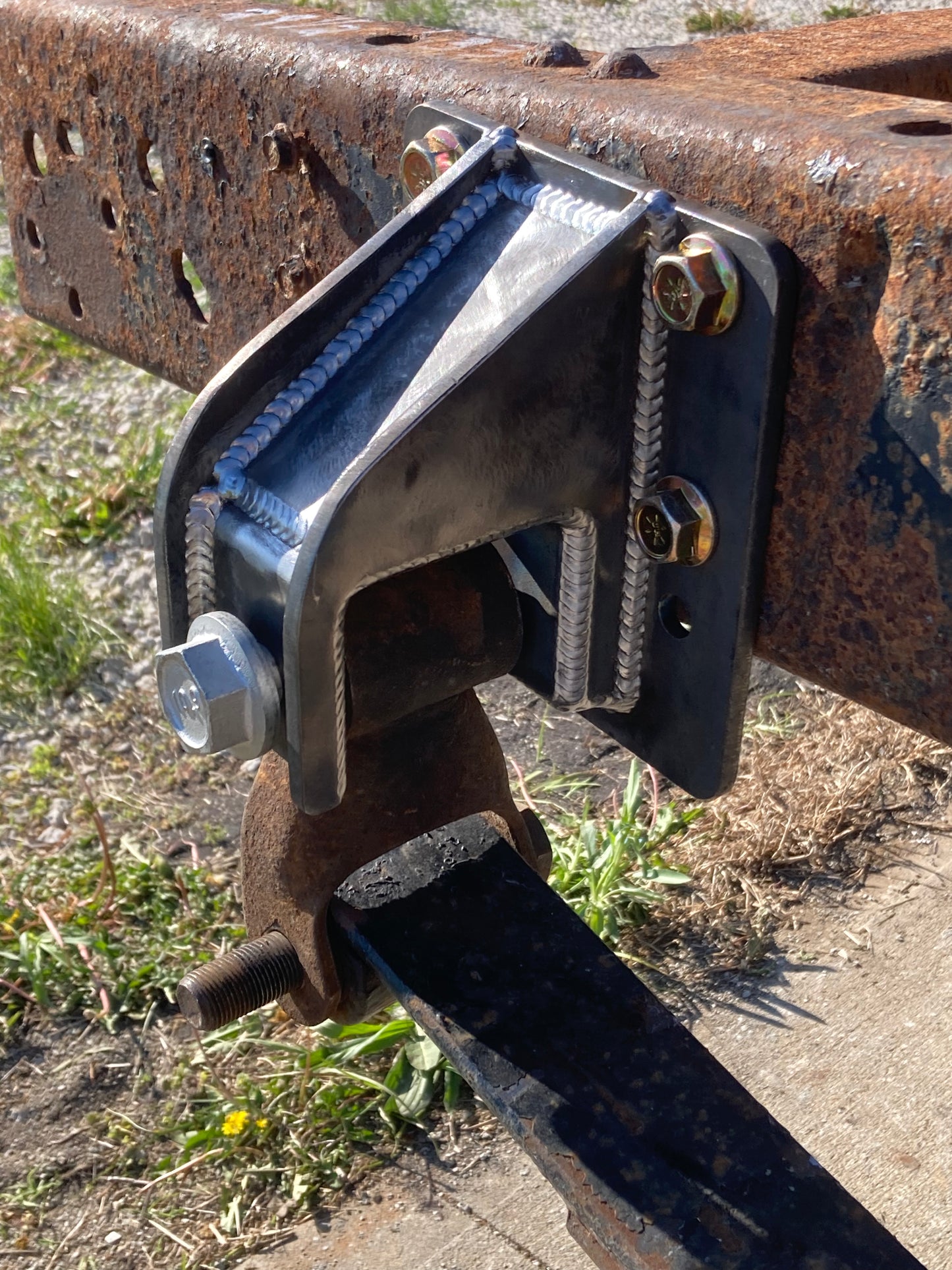 72-93 dodge rear shackle flip bracket