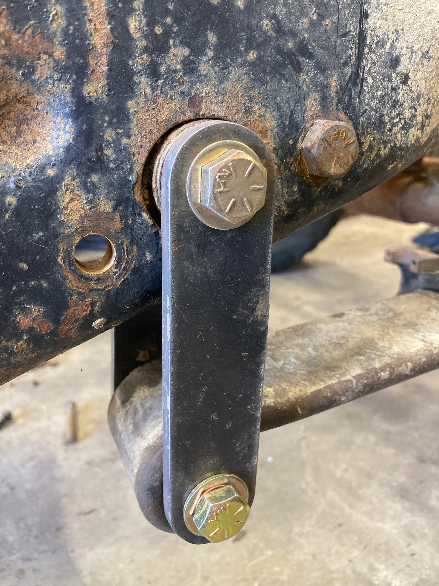 72-93 dodge ram 1” or 2” longer front shackles